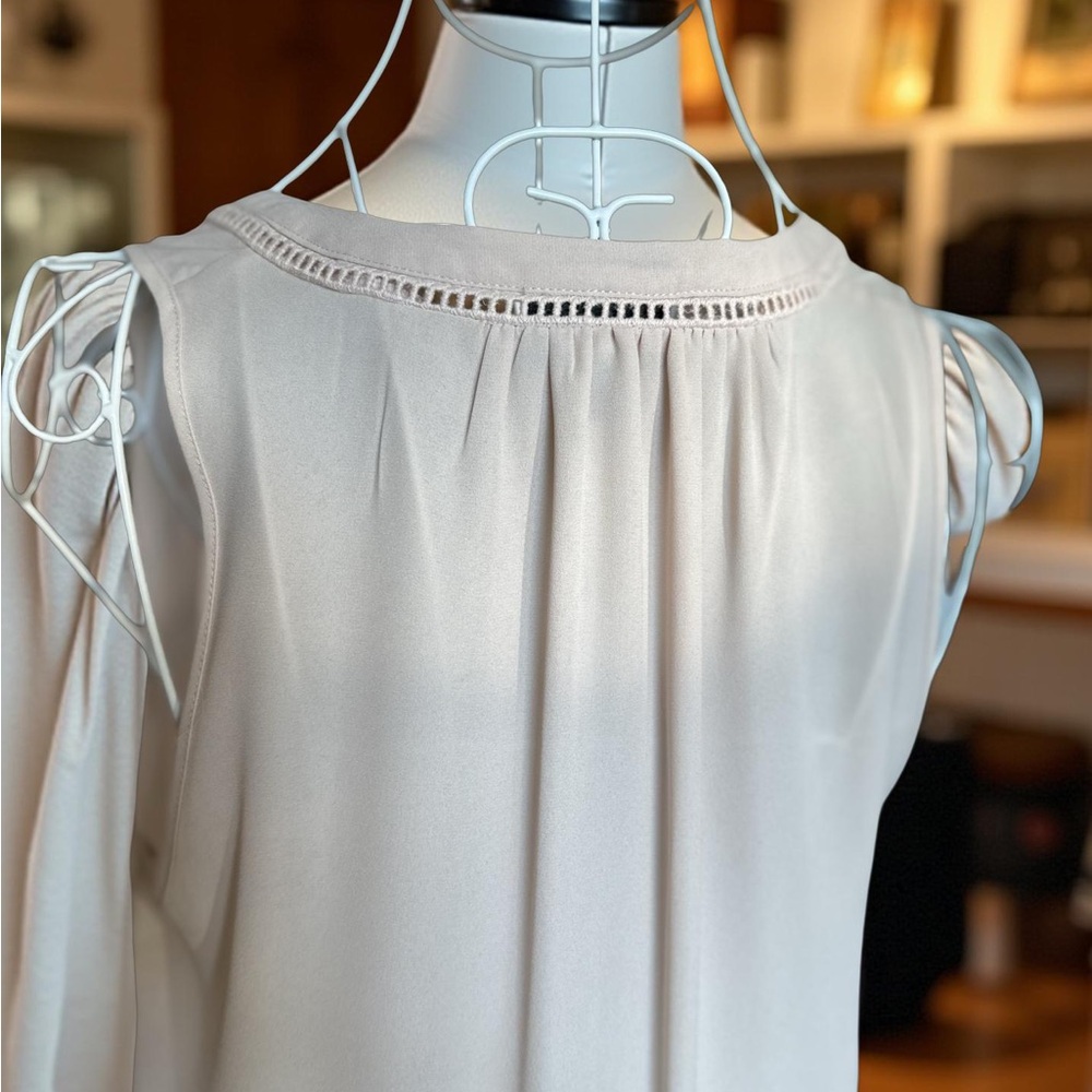 Crescent Women’s Blush Blouse with Keyhole Neck - Size S/M, New - Picture 5 of 5